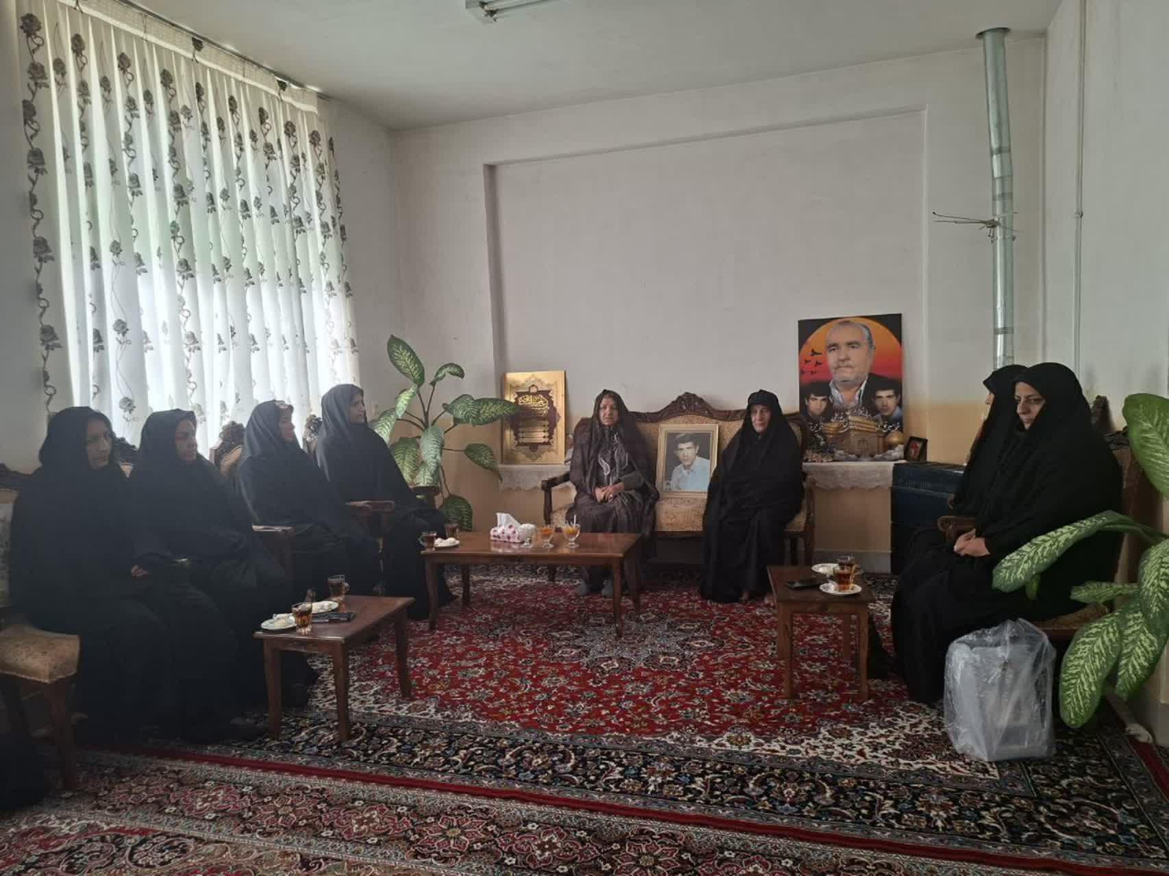 دیدار شورای پایگاه مطهره سیان با خواهر و مادر شهید حسین قاسمی و ادای احترام به مقام والای شهید